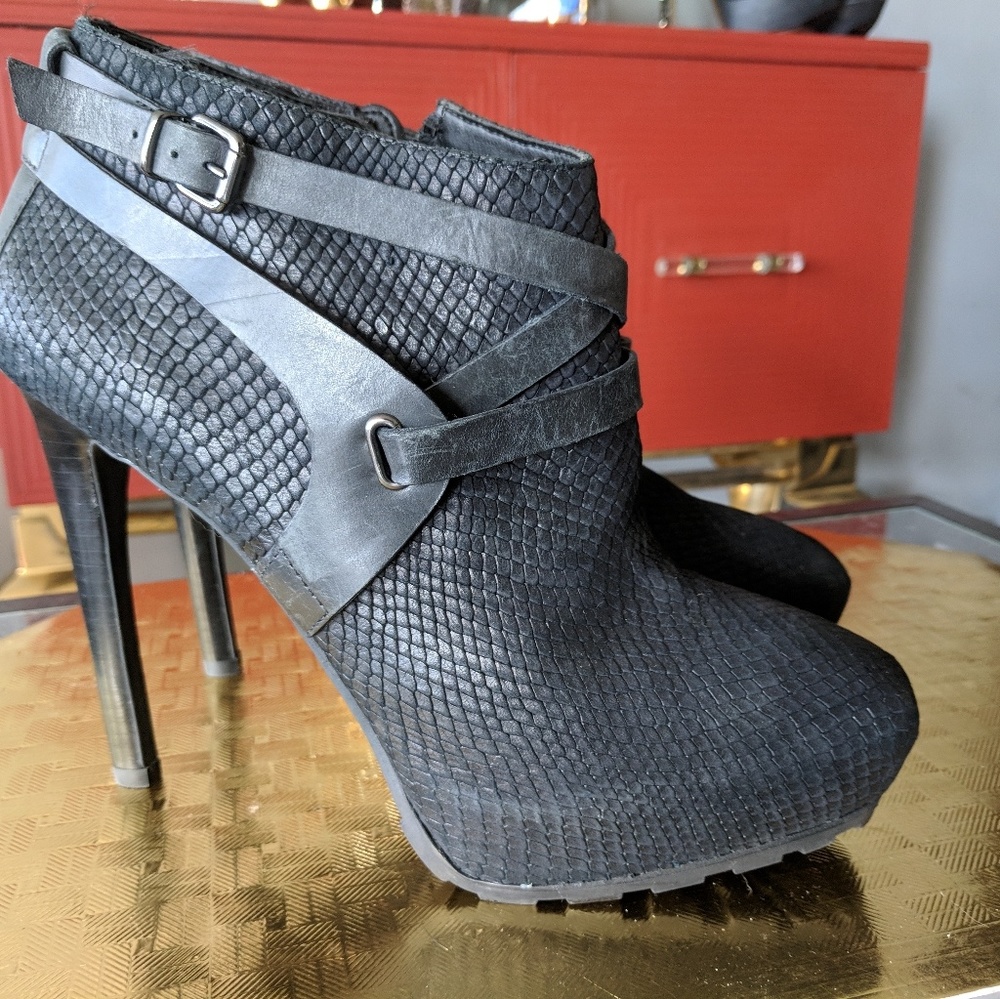 Black snakeskin leather stiletto platfom booties
